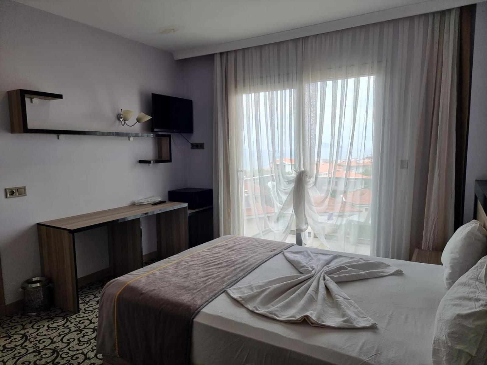 Elisa Hotel Айвалик Екстер'єр фото