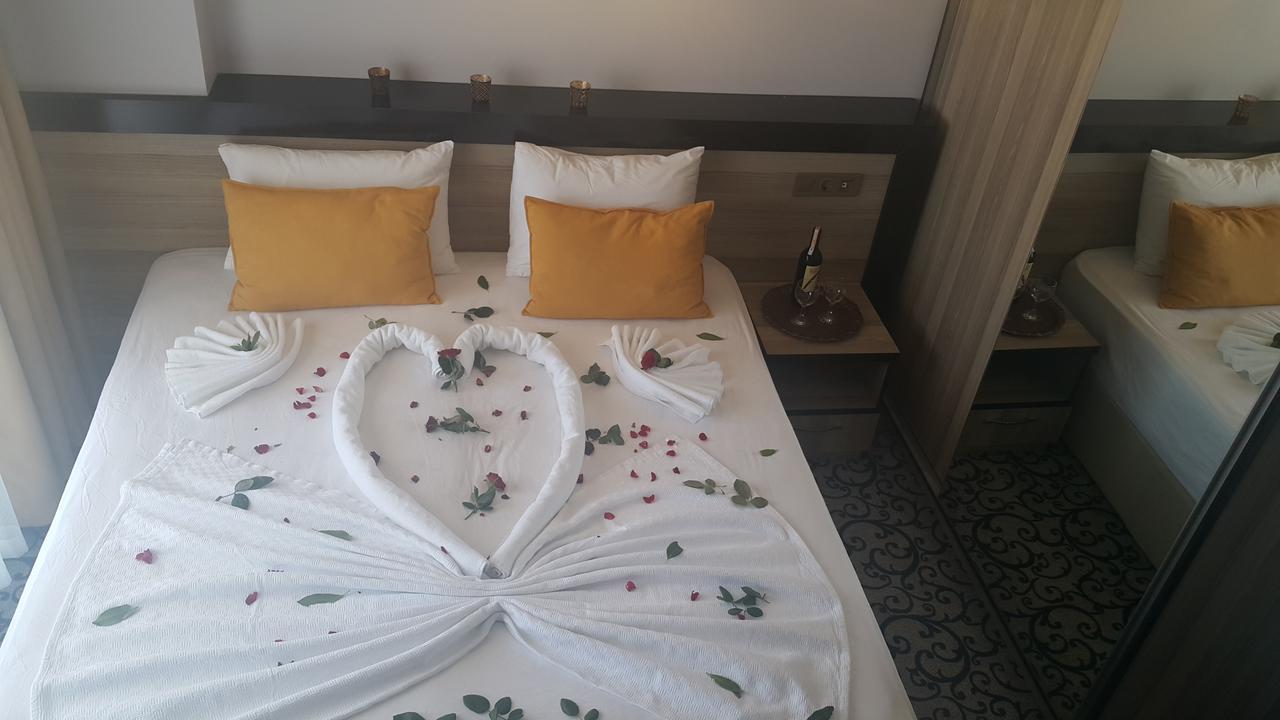 Elisa Hotel Айвалик Екстер'єр фото